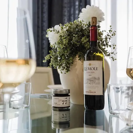 Beachfront Flat With Sea Views By Homely Malta! Διαμέρισμα