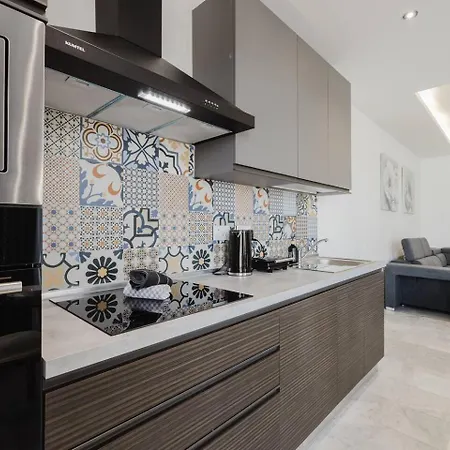 Apartamento Beachfront Flat With Sea Views By Homely Malta! *