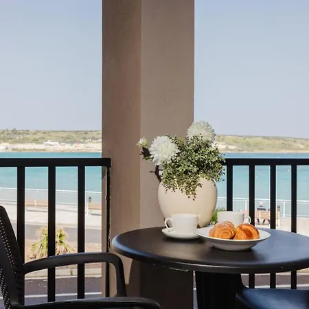 Beachfront Flat With Sea Views By Homely Malta! Apartamento Is-Sellum