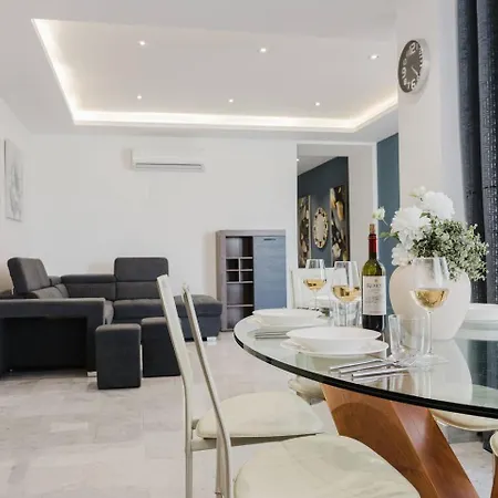 Daire Seashore Flats Seconds To Sea By Homely Malta! Is-Sellum