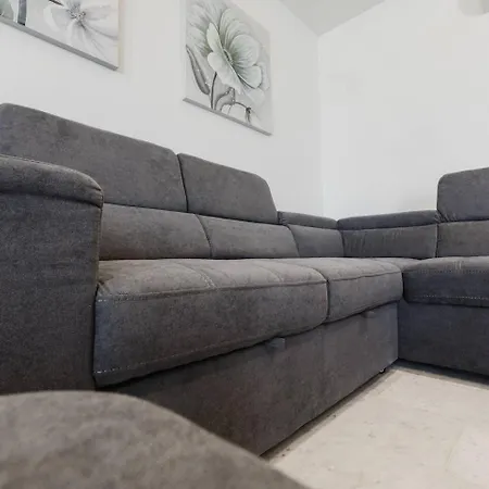 Daire Seashore Flats Seconds To Sea By Homely Malta! *