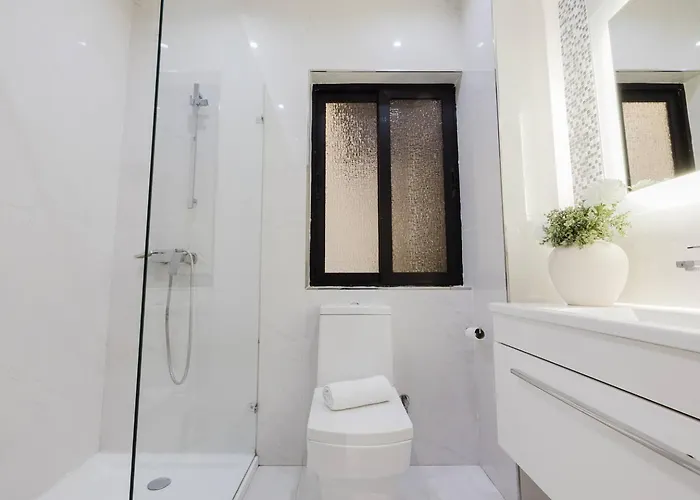 Beachfront Flat With Sea Views By Homely Malta! Διαμέρισμα *