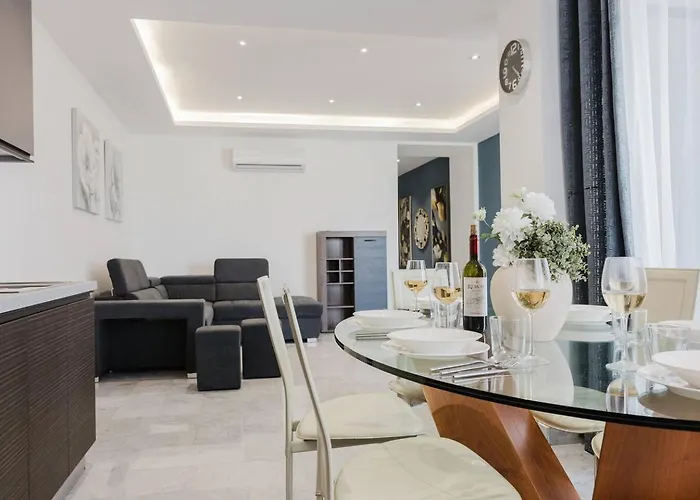 Διαμέρισμα Beachfront Flat With Sea Views By Homely Malta! Is-Sellum