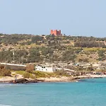 Beachfront Flat With Sea Views By Homely Malta! * Is-Sellum