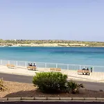 Beachfront Flat With Sea Views By Homely Malta! Apartamento Is-Sellum