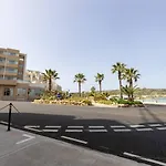 Apartamento Beachfront Flat With Sea Views By Homely Malta!