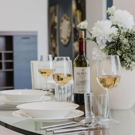 Beachfront Flat With Sea Views By Homely Malta! Apartment