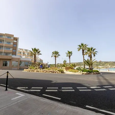 Daire Seashore Flats Seconds To Sea By Homely Malta!