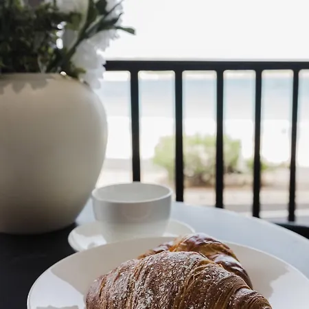 Beachfront Flat With Sea Views By Homely Malta! Apartment Is-Sellum