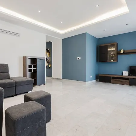 Daire Seashore Flats Seconds To Sea By Homely Malta!