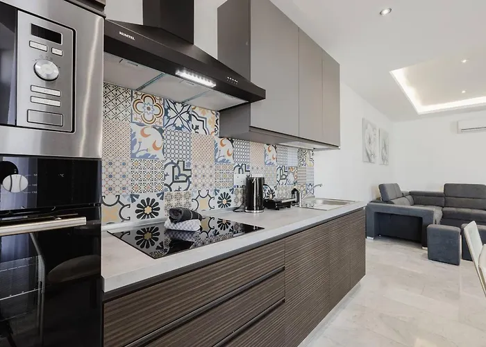 Daire Beachfront Flat With Sea Views By Homely Malta! *