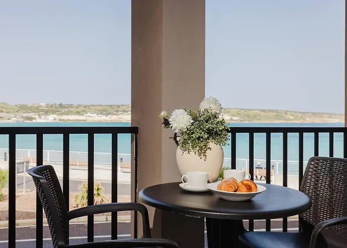 Beachfront Flat With Sea Views By Homely Malta! Daire Is-Sellum