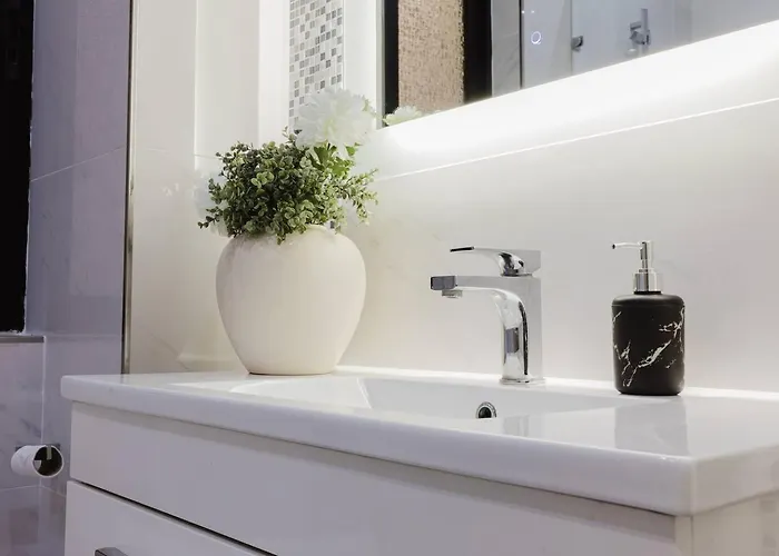 Beachfront Flat With Sea Views By Homely Malta! *