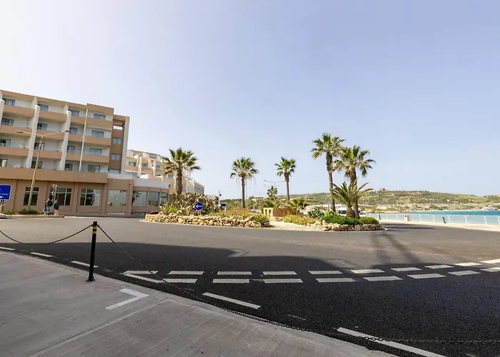 Daire Beachfront Flat With Sea Views By Homely Malta!