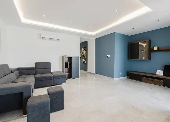 Daire Beachfront Flat With Sea Views By Homely Malta!